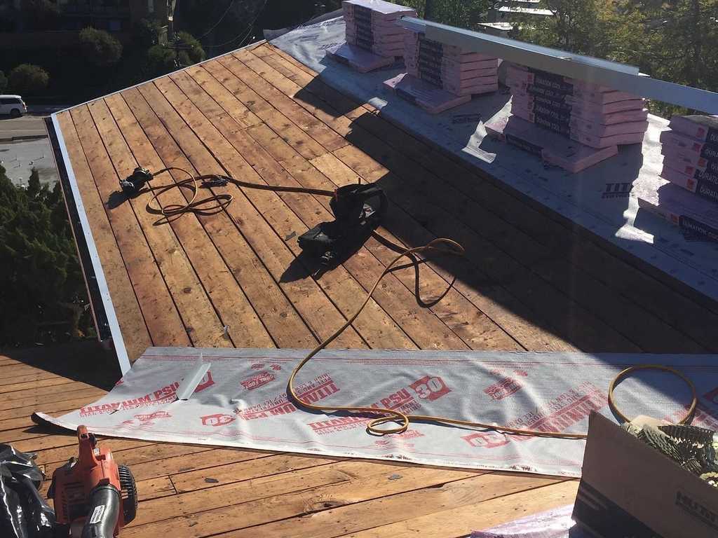 a2m contractors applying underlayment