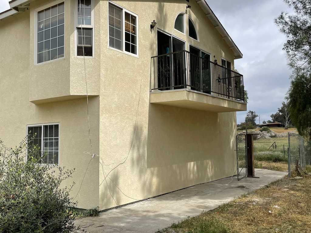 roof-solar-stucco-11