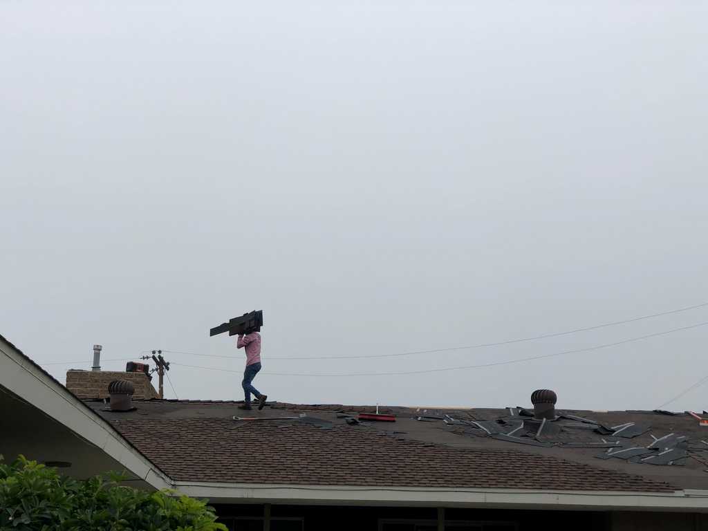 a2mContractors roof shingles work