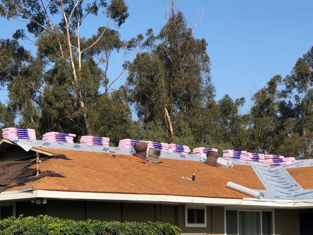 a2mContractors laying-down-Roofing-Underlayment-prevent-moisture-damage-and-cracking.JPG