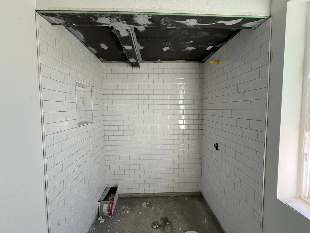 0189_white tile shower_92111