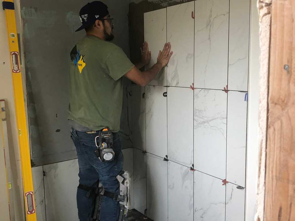 PROFERSSIONAL TILE WORKER ATTACHING MARBLE TILE