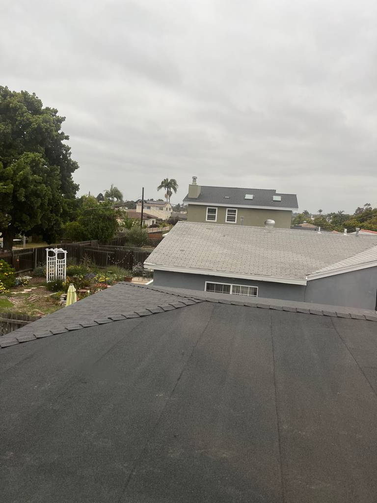 a2mContractors preparing-to-lay-down-roofing-materials_20.JPG