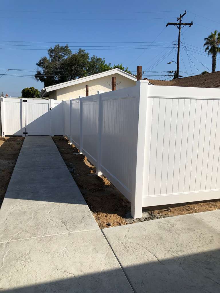 heavy-duty-vinyl-privacy-fence-panels-and-gate