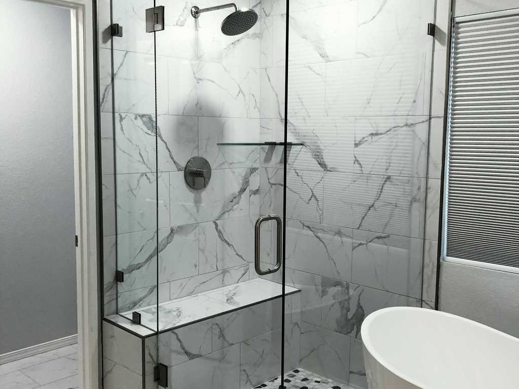 bathroom-remodel-A2M-Contractors-clear glass walk-in shower