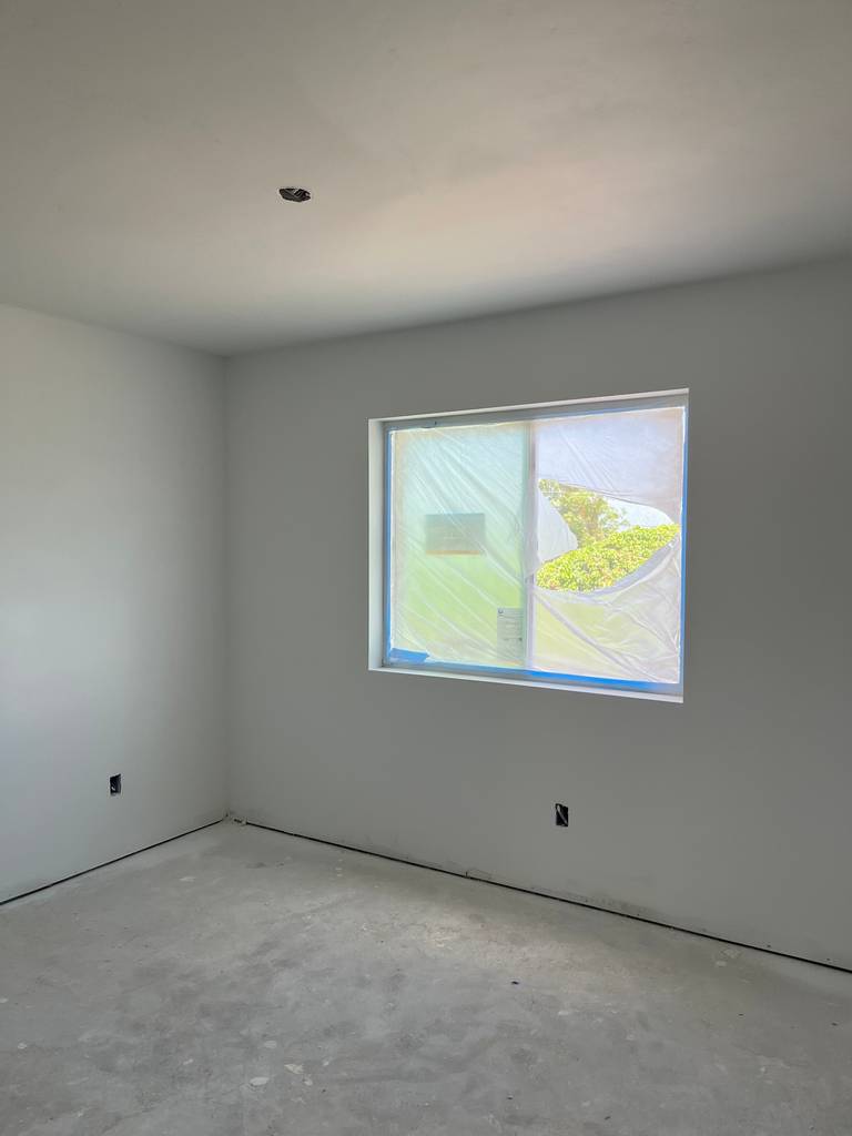 Finished Sheetrock with Smooth Drywall Mud Coating